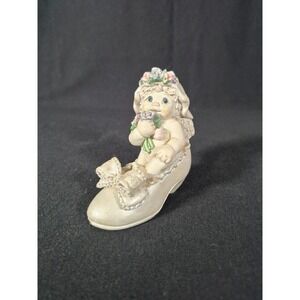 Dreamsicles A Perfect Fit Figurine #12136 Kristin Signed 2002 Cherub in Shoe